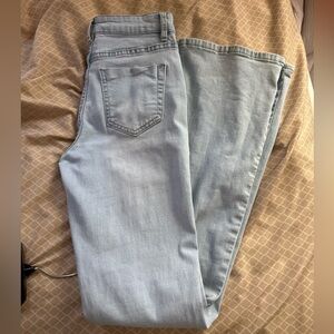 Light wash women’s jeans